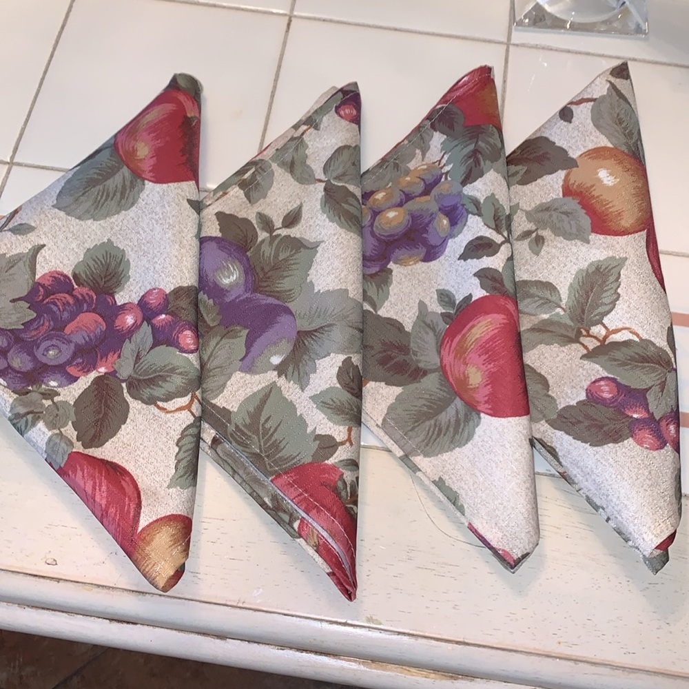 4 Sonoma rare vintage like new fruit design dinner napkins - Picture 4 of 8